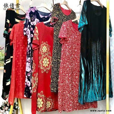 中老年特价女装批发厂家 2021夏装连衣裙女装批发套装厂家货源