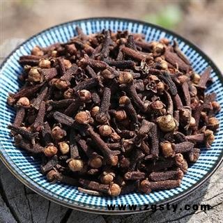 丁香  别       名：丁子香,支解香,瘦香娇,雄丁香,公丁香,如宇香,索瞿香,百里馨