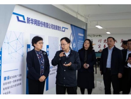 内蒙古自治区政协副主席 、生态环境厅厅长杨劼到新华网内蒙古分公司座谈